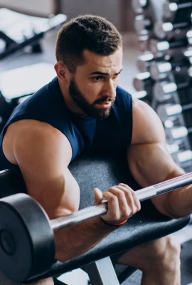 Musculação contribui para o aumento da testosterona e traz benefícios à saúde masculina