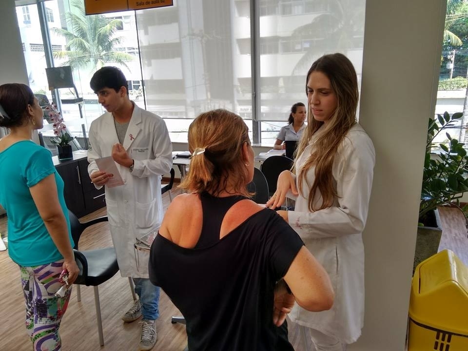 Rede Alpha Fitness promove ações do Outubro Rosa em parceria com Núcleo da Mama