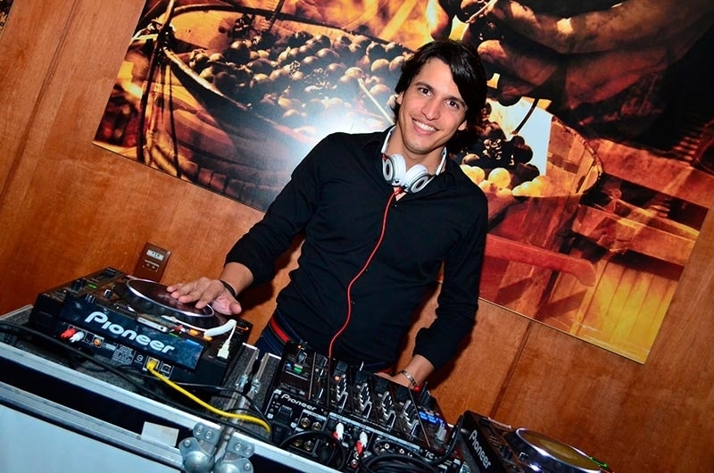 DJ Rafa Gouveia é atração desta terça-feira (11) do Alpha Music & Fitness